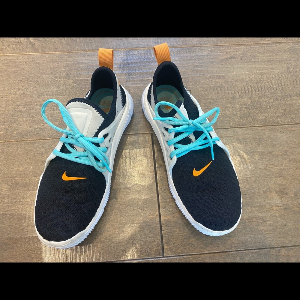 Woman's Nike Tennis Shoes 👟 Size 7